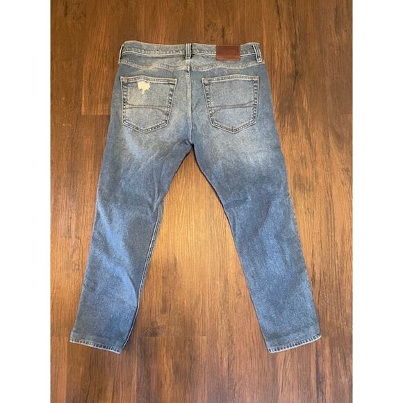 Hollister Women's size 32 Short Deconstructed Denim Blue Jean Ankle Jeans - Picture 3 of 5